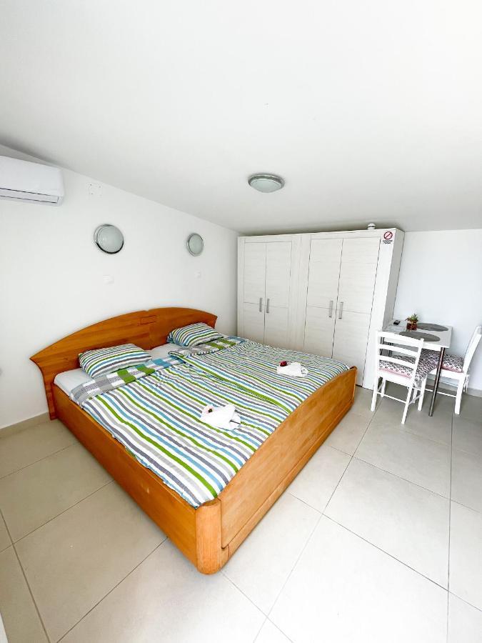 Beautiful Secluded Area Near Novalja Vacation House With Pool And Sea View Villa Lara Exterior foto